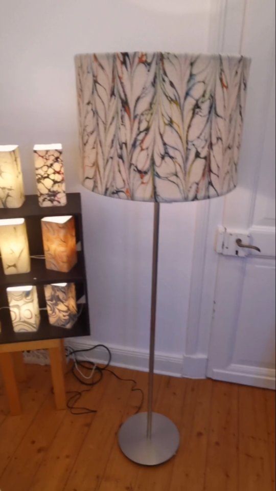 Morgen Sonntag noch in der @burgfrankenberg in Aachen von 11 bis 18 Uhr

#Ausstellung #kunsthandwerksmarkt #marbledpattern #gürtel #feines #madeinaachen#leuchten #slowfashion #stehlampe